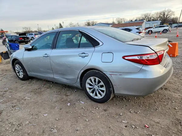 4T1BF1FK9GU577582 2016 TOYOTA CAMRY - Image 2