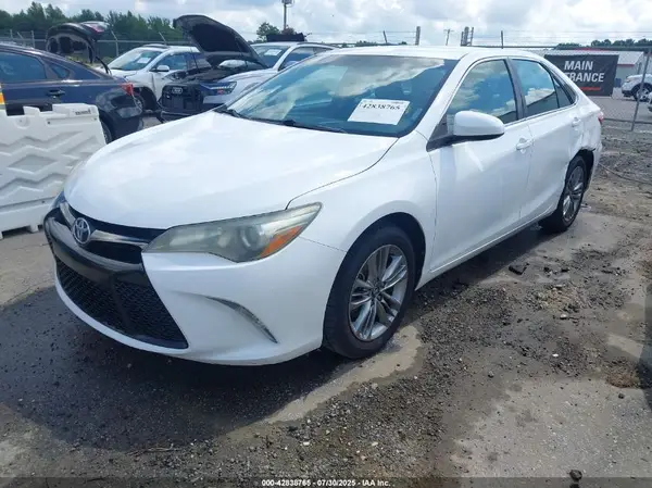 4T1BF1FK9GU578621 2016 TOYOTA CAMRY - Image 2