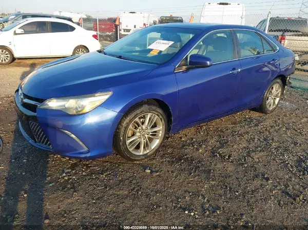 4T1BF1FK9GU580725 2016 TOYOTA CAMRY - Image 2