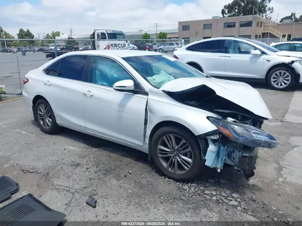 4T1BF1FK9GU582393 2016 TOYOTA CAMRY - Image 1