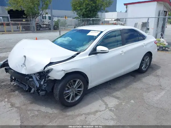 4T1BF1FK9GU582393 2016 TOYOTA CAMRY - Image 2