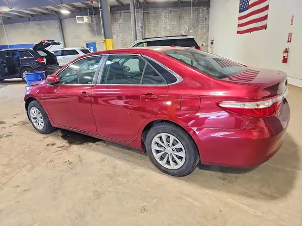 4T1BF1FK9GU586881 2016 TOYOTA CAMRY - Image 2