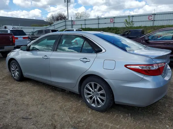 4T1BF1FK9GU587609 2016 TOYOTA CAMRY - Image 2