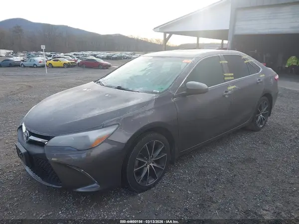 4T1BF1FK9GU590476 2016 TOYOTA CAMRY - Image 2