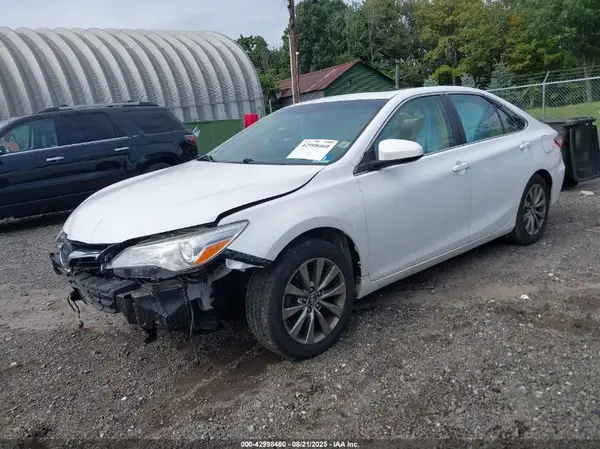 4T1BF1FK9GU592681 2016 TOYOTA CAMRY - Image 2