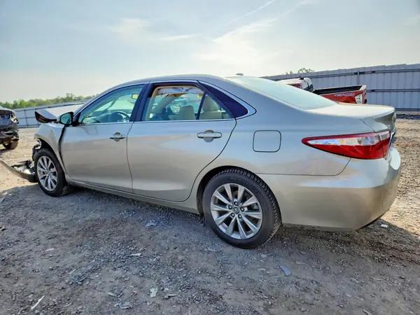 4T1BF1FK9GU598013 2016 TOYOTA CAMRY - Image 2