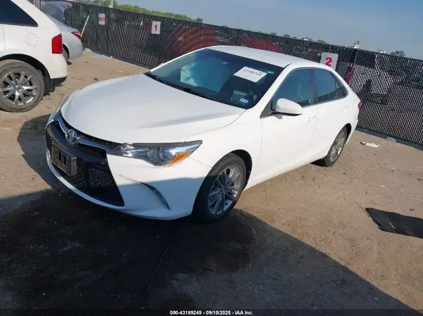 4T1BF1FK9GU607972 2016 TOYOTA CAMRY - Image 2
