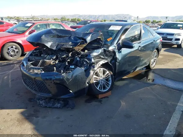 4T1BF1FK9GU610130 2016 TOYOTA CAMRY - Image 2