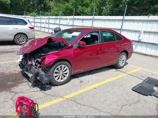 4T1BF1FK9GU610161 2016 TOYOTA CAMRY - Image 2
