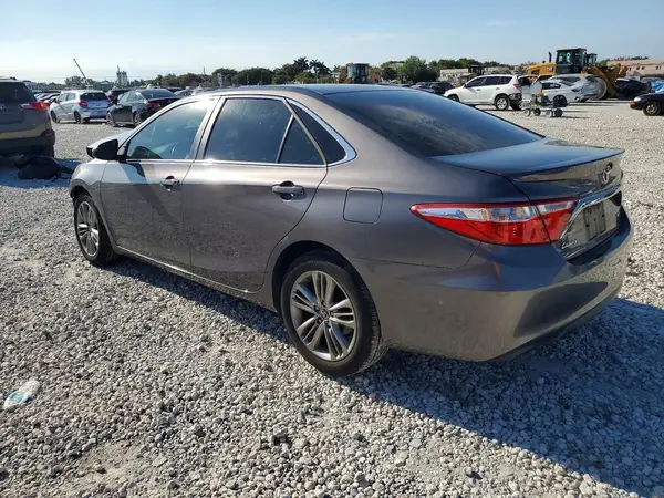 4T1BF1FK9GU610371 2016 TOYOTA CAMRY - Image 2