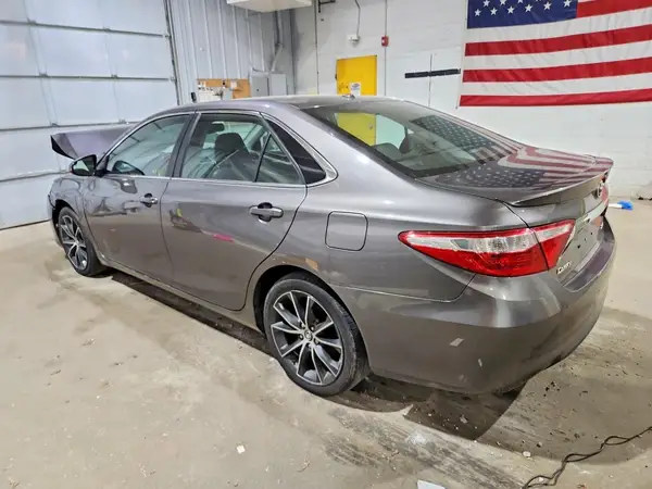 4T1BF1FK9GU610743 2016 TOYOTA CAMRY - Image 2