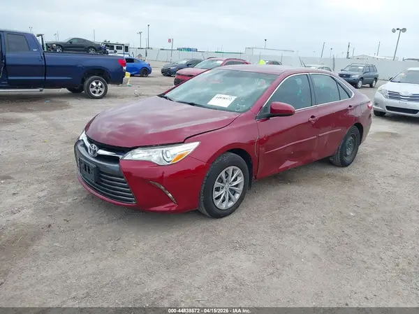 4T1BF1FK9GU611228 2016 TOYOTA CAMRY - Image 2