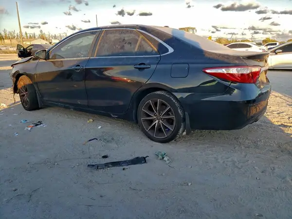 4T1BF1FK9HU271130 2017 TOYOTA CAMRY - Image 2