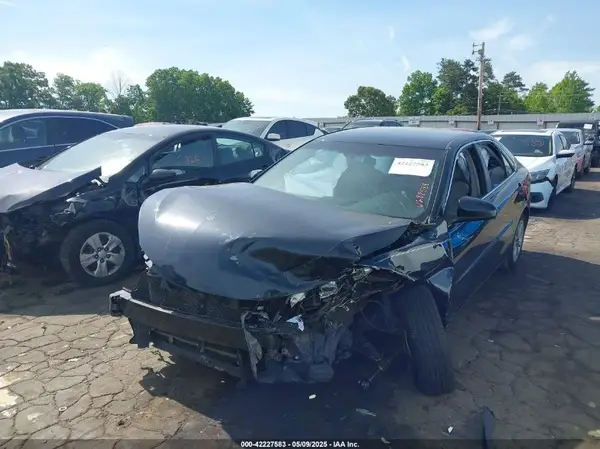 4T1BF1FK9HU288588 2017 TOYOTA CAMRY - Image 2