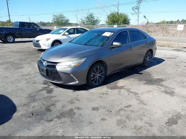 4T1BF1FK9HU289563 2017 TOYOTA CAMRY - Image 2