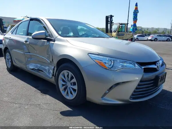 4T1BF1FK9HU293869 2017 TOYOTA CAMRY - Image 1