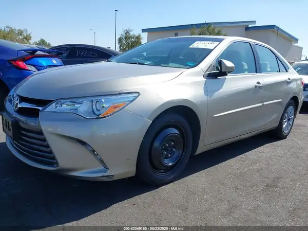 4T1BF1FK9HU293869 2017 TOYOTA CAMRY - Image 2