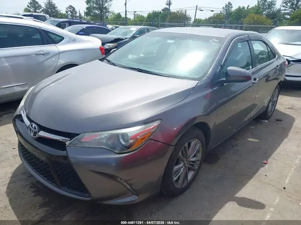 4T1BF1FK9HU301162 2017 TOYOTA CAMRY - Image 2