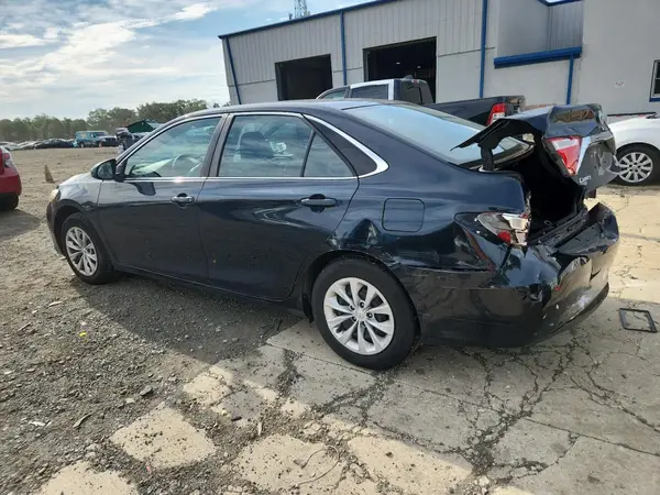 4T1BF1FK9HU305728 2017 TOYOTA CAMRY - Image 2