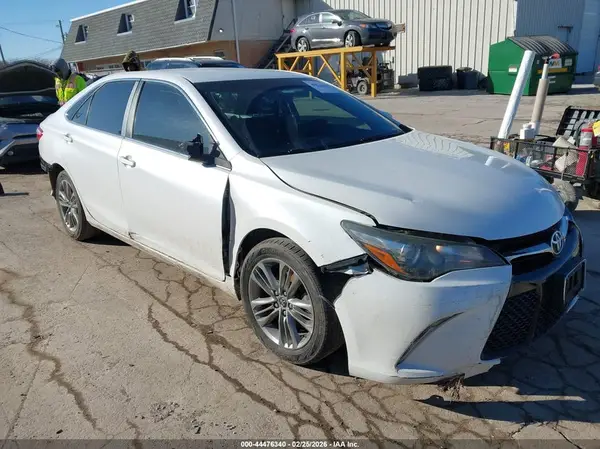 4T1BF1FK9HU306586 2017 TOYOTA CAMRY - Image 1