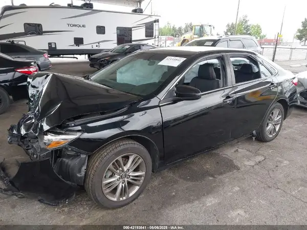 4T1BF1FK9HU307639 2017 TOYOTA CAMRY - Image 2