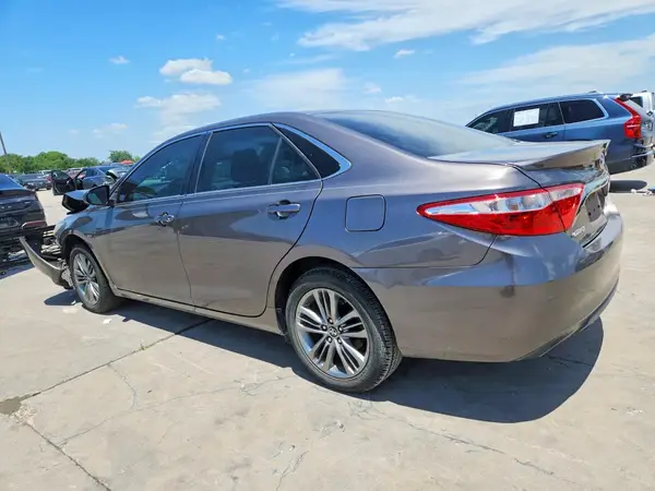 4T1BF1FK9HU313554 2017 TOYOTA CAMRY - Image 2