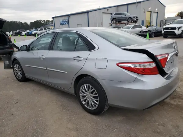4T1BF1FK9HU318558 2017 TOYOTA CAMRY - Image 2