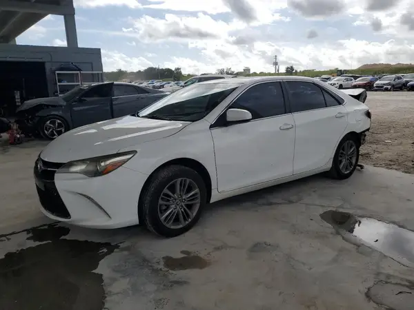 4T1BF1FK9HU319158 2017 TOYOTA CAMRY - Image 1