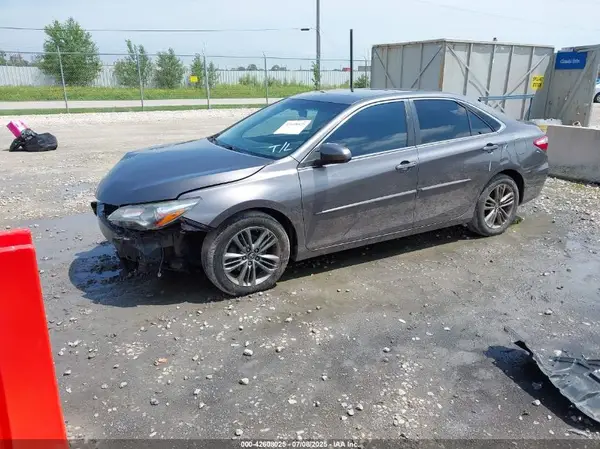 4T1BF1FK9HU320455 2017 TOYOTA CAMRY - Image 2