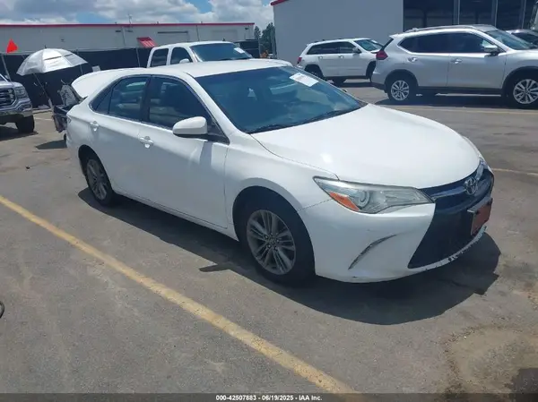 4T1BF1FK9HU321279 2017 TOYOTA CAMRY - Image 1