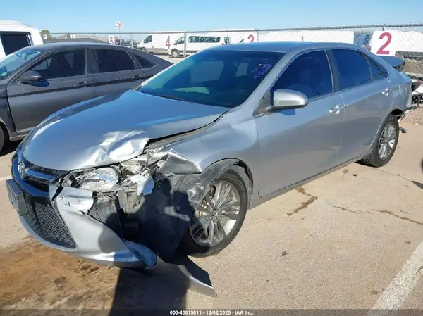 4T1BF1FK9HU322738 2017 TOYOTA CAMRY - Image 2