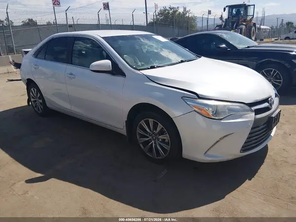 4T1BF1FK9HU322948 2017 TOYOTA CAMRY - Image 1