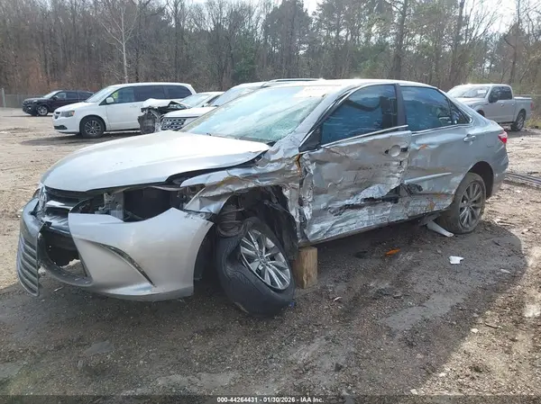 4T1BF1FK9HU326952 2017 TOYOTA CAMRY - Image 2