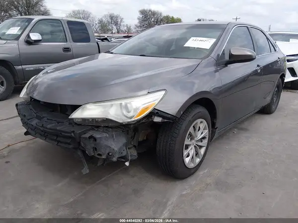 4T1BF1FK9HU329401 2017 TOYOTA CAMRY - Image 2