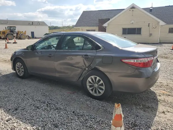 4T1BF1FK9HU330192 2017 TOYOTA CAMRY - Image 2