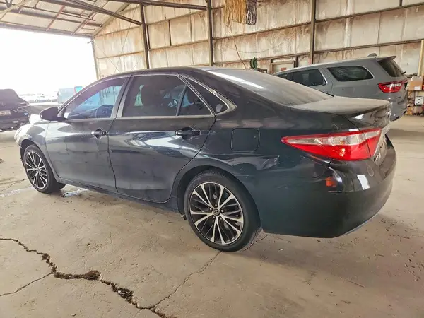 4T1BF1FK9HU330886 2017 TOYOTA CAMRY - Image 2