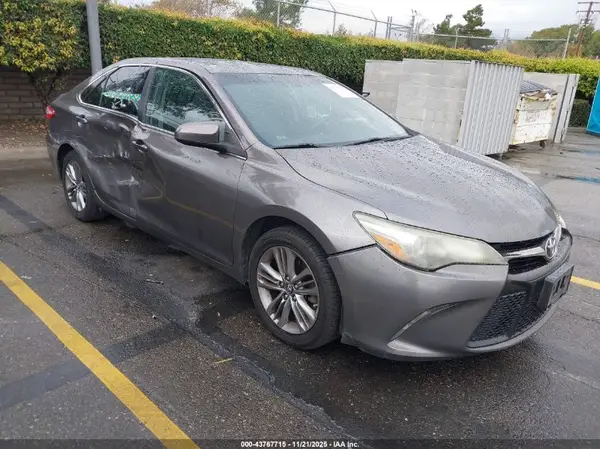 4T1BF1FK9HU336543 2017 TOYOTA CAMRY - Image 1