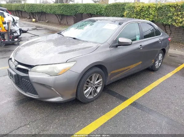 4T1BF1FK9HU336543 2017 TOYOTA CAMRY - Image 2