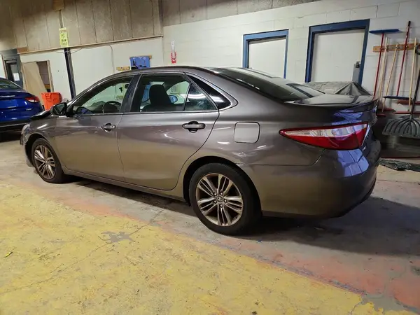 4T1BF1FK9HU338440 2017 TOYOTA CAMRY - Image 2
