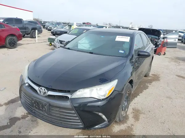 4T1BF1FK9HU341693 2017 TOYOTA CAMRY - Image 2