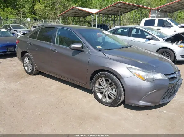 4T1BF1FK9HU352063 2017 TOYOTA CAMRY - Image 1