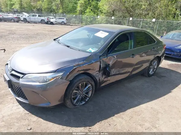 4T1BF1FK9HU352063 2017 TOYOTA CAMRY - Image 2