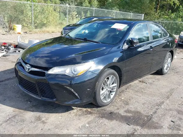 4T1BF1FK9HU352385 2017 TOYOTA CAMRY - Image 2