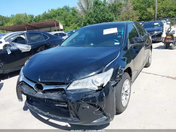 4T1BF1FK9HU352659 2017 TOYOTA CAMRY - Image 2