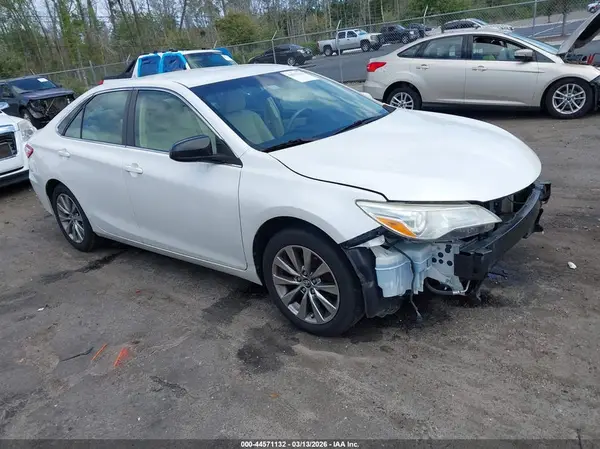 4T1BF1FK9HU353729 2017 TOYOTA CAMRY - Image 1