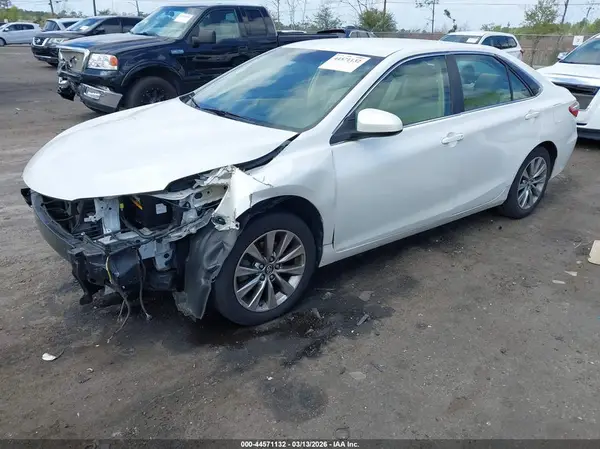 4T1BF1FK9HU353729 2017 TOYOTA CAMRY - Image 2