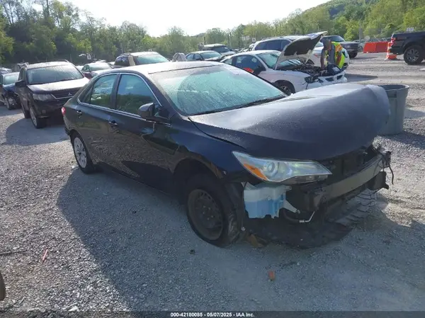 4T1BF1FK9HU354539 2017 TOYOTA CAMRY - Image 1