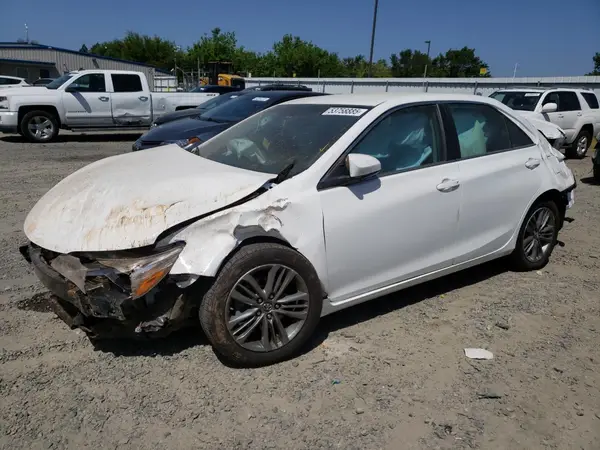 4T1BF1FK9HU354864 2017 TOYOTA CAMRY - Image 1