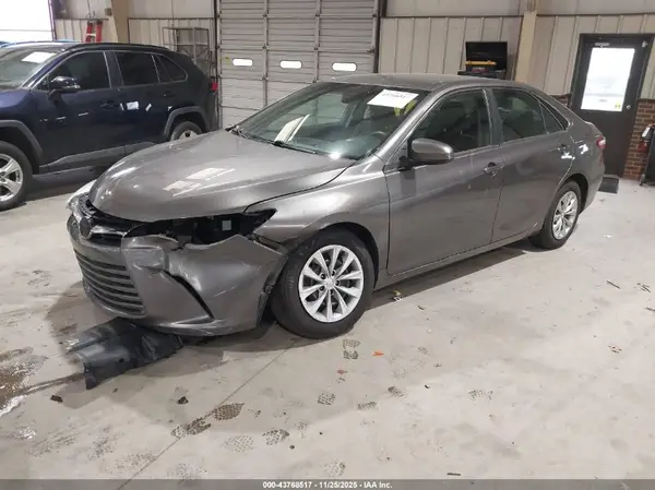 4T1BF1FK9HU358641 2017 TOYOTA CAMRY - Image 2