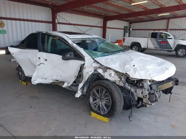 4T1BF1FK9HU359899 2017 TOYOTA CAMRY - Image 1